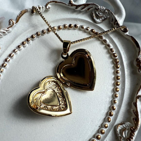 Gold Heart Pendant Necklace - Picture 10 of 14